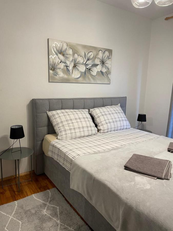 Apartman Ana Vrlika Extérieur photo